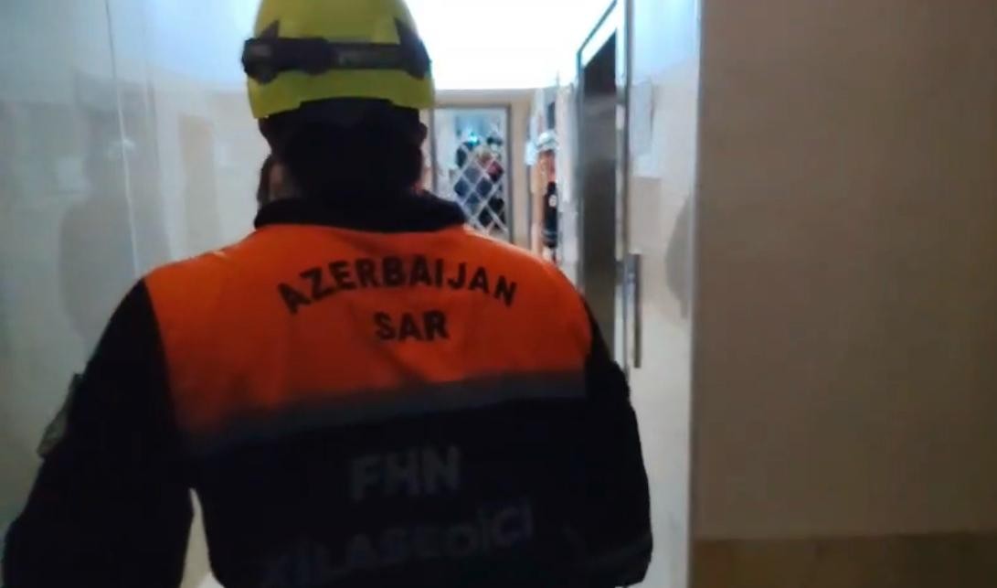 Paytaxtda çoxmərtəbəli binada yanğın oldu - FOTOLAR